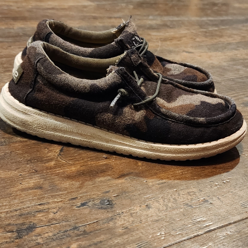 Hey dudes boys size 13